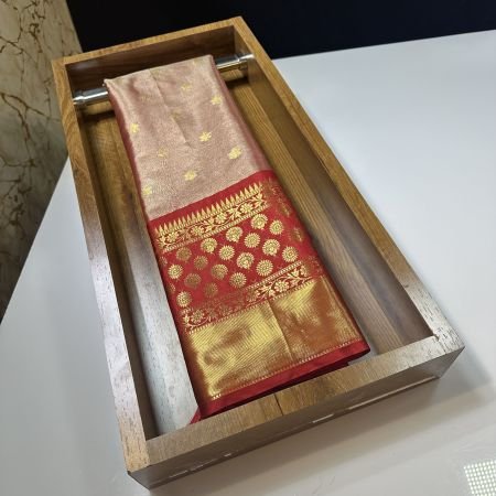 RED TISSUE SELF BOOTI